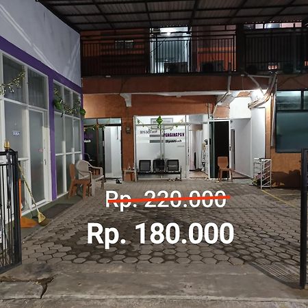 Penginapan Violet Doorz Syariah Banjarbaru Exterior photo